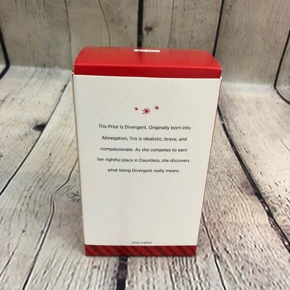 Hallmark Beatrice "Tris" Potter Divergent Keepsake Ornament - Picture 3 of 4